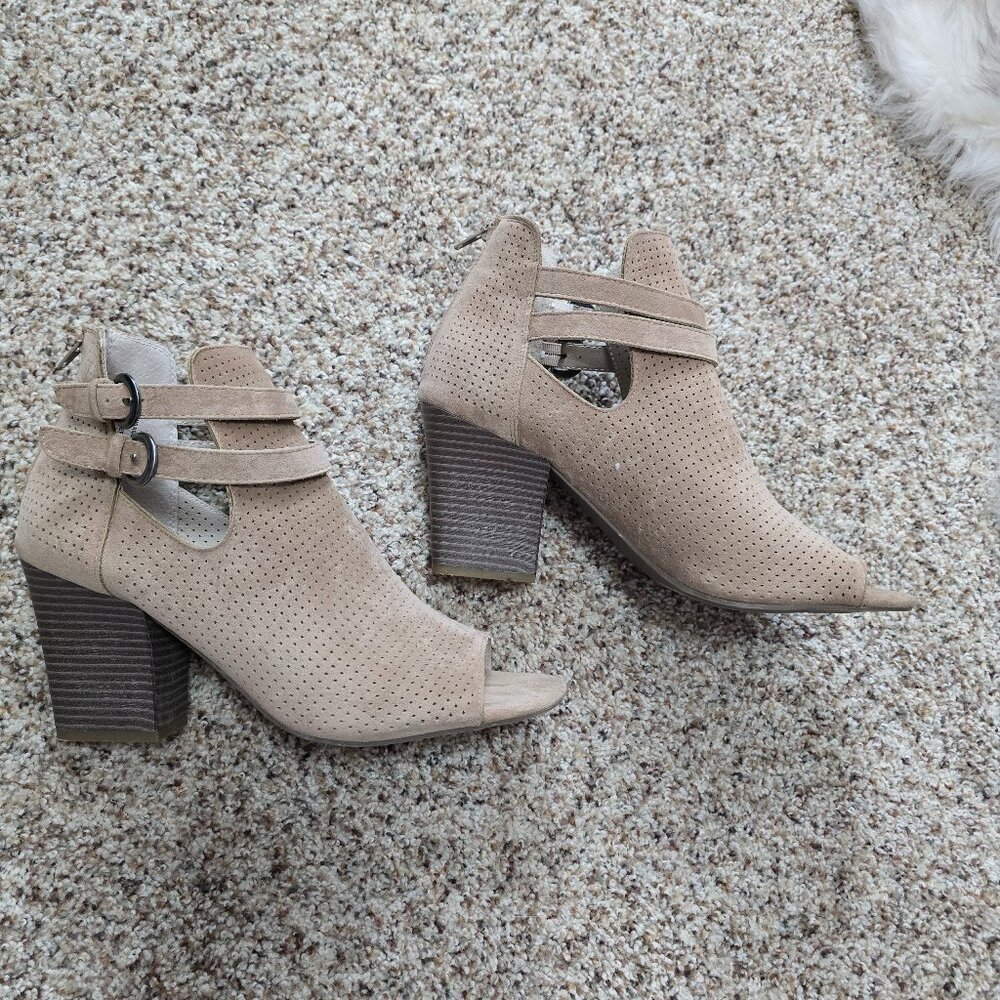 White Mountain Heeled Peep-Toe Tan Booties Size 10M